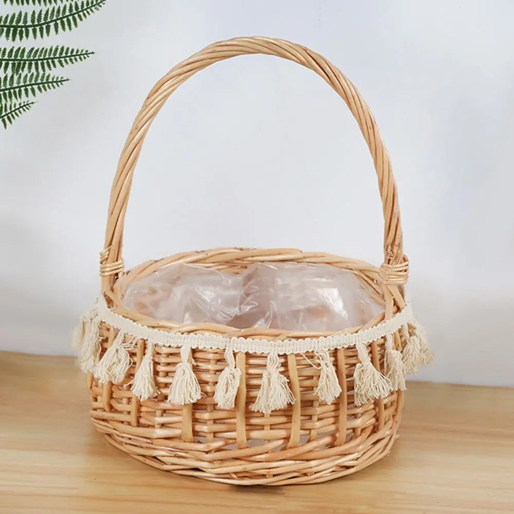 Petit panier en osier avec anse