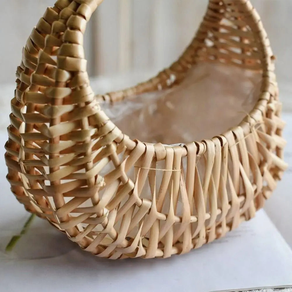 Petit panier en osier avec anse